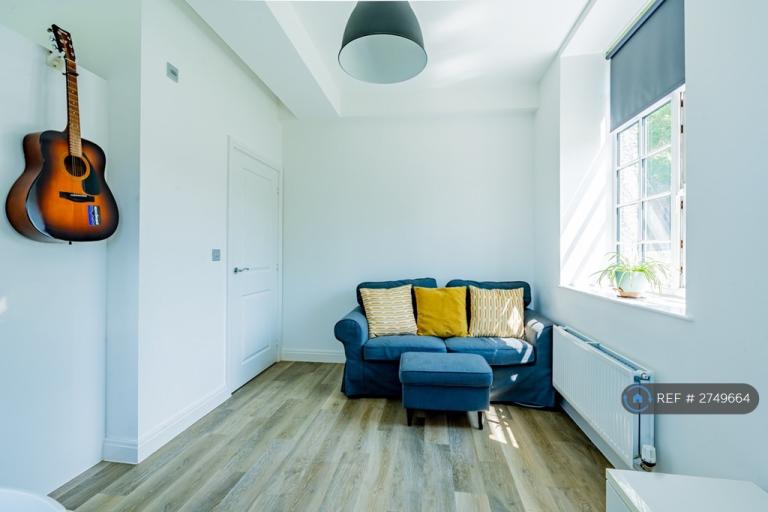 1 bedroom flat in Phoenix House, Bristol, BS10 (1 bed) (#2749664)