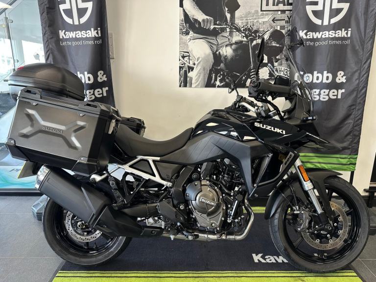 SUZUKI V-STROM 800RE-SERVICE HISTORY-PANNIERS-TOP BOX