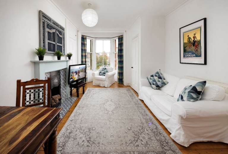 Morningside,beautiful1bedroom + 1 large boxroom fully furnished traditional sandstone Victorian flat
