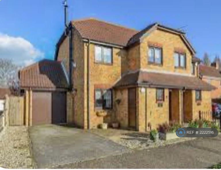 2 bedroom house in Shillingstone, Southend On Sea, SS3 (2 bed) (#2222516)