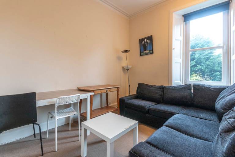 Fantastic, 3-bedroom, top floor, HMO flat between Leith Walk & Easter Road – available soon