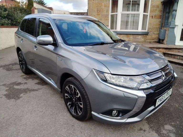 MITSUBISHI OUTLANDER GX3H HYBRID AUTOMATIC 2016 / 65 @ MCD CARS