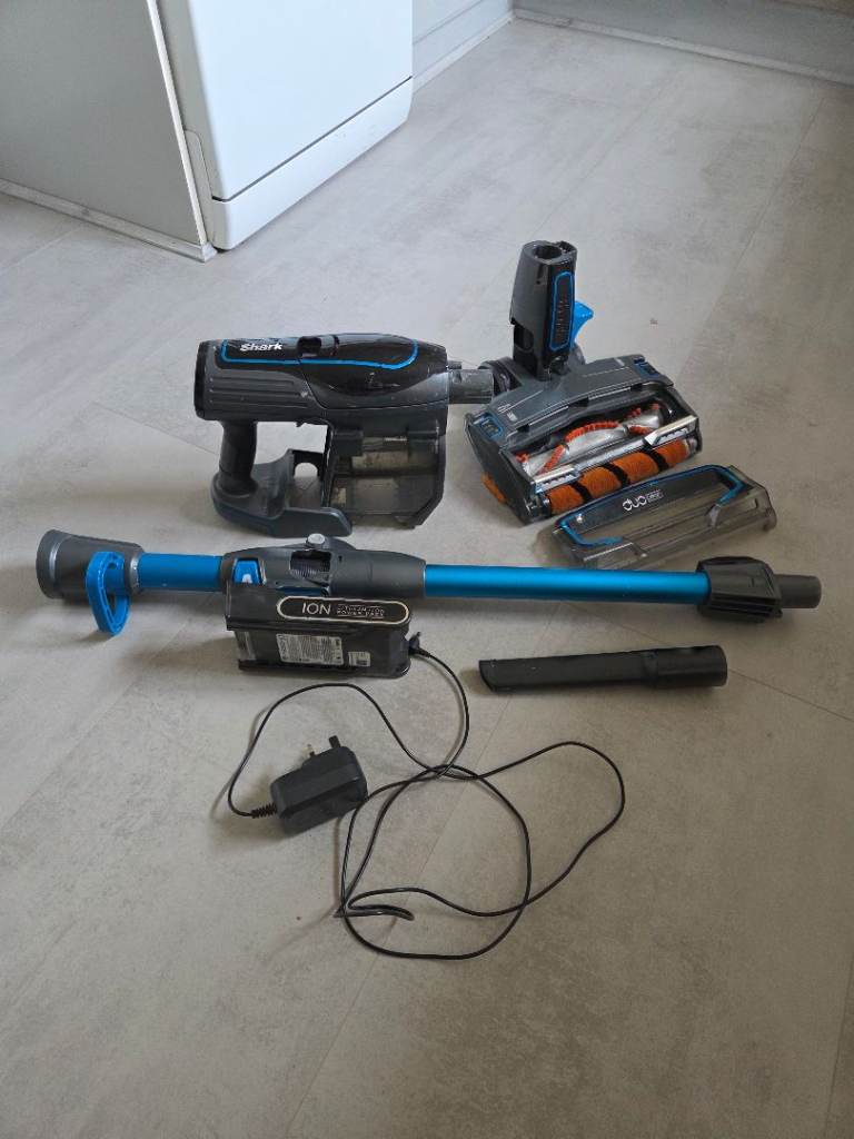 Shark cordless hoover duo clean with battery and charger 