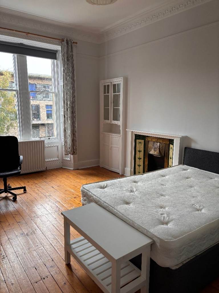 Bedroom available in Marchmont