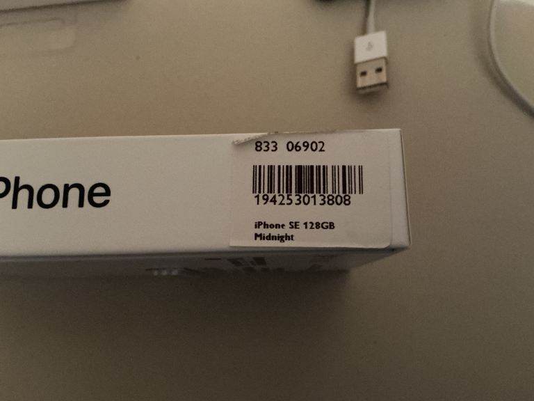 Apple iPhone SE 128GB. 3RD GEN.