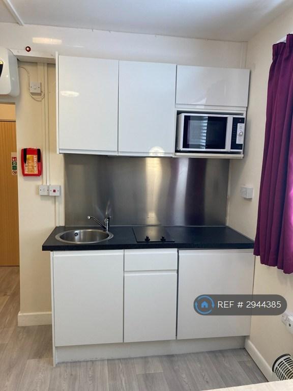 Studio flat in Deiniol Road, Bangor, LL57 (#2944385)