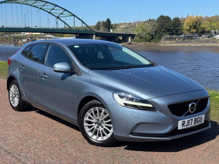 2017 17 VOLVO V40 2.0 D2 MOMENTUM NAV PLUS HATCHBACK 5DR DIESEL MANUAL EURO 6 (S