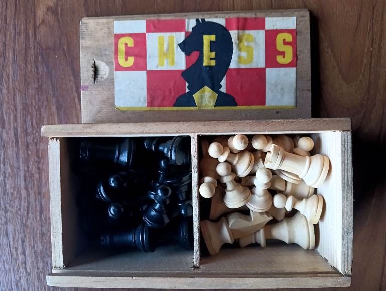 image for Chess set wooden pieces complete.
