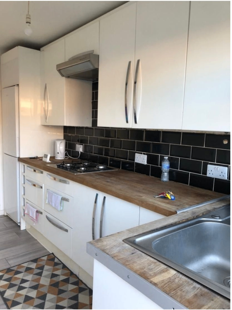 Spacious & Cosy double room for Rent SS14 1QA