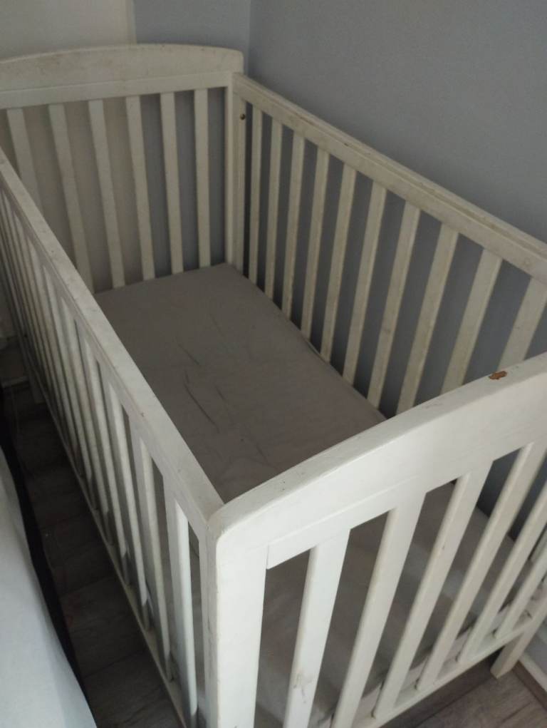 Toddler bed 