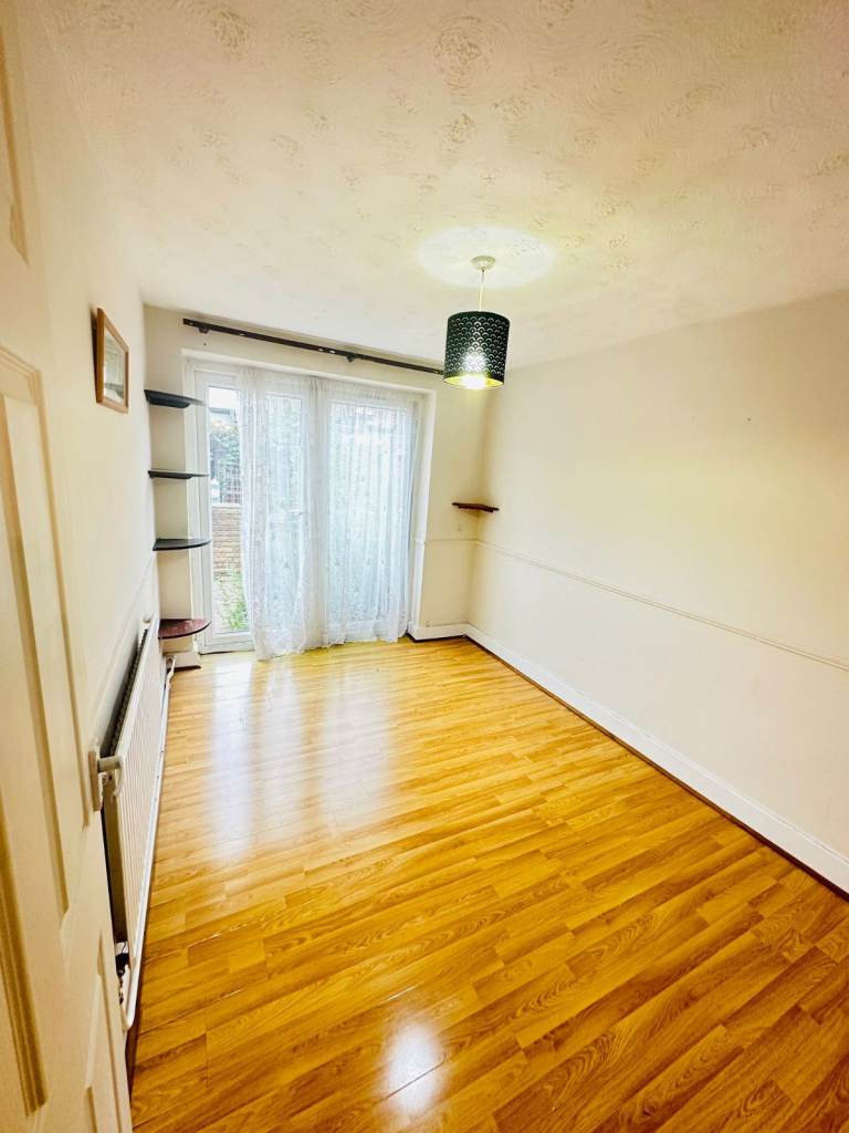3 Bed Terraced House To Rent