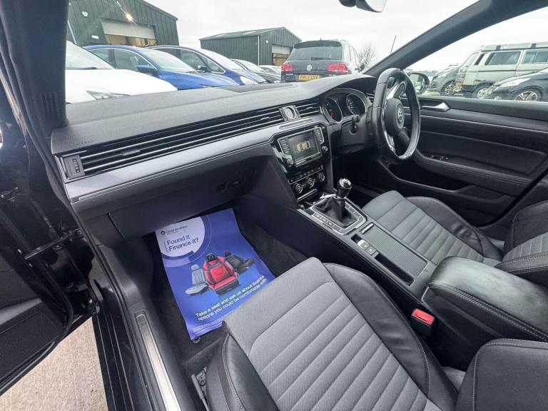 2015 Volkswagen Passat 2.0 TDI SCR 190 R-Line 4dr SALOON DIESEL Manual