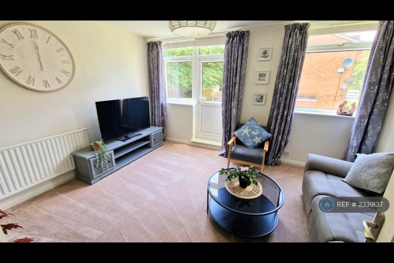 2 bedroom flat in Lyndwood Court, Leicester, LE2 (2 bed) (#2339137)