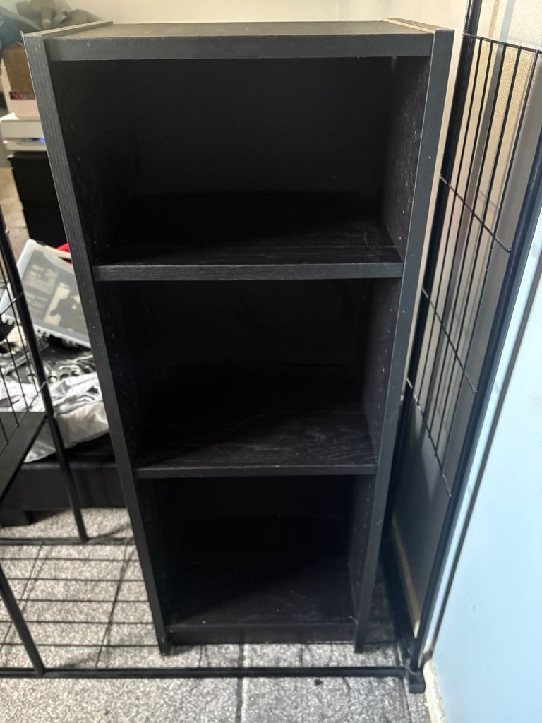 Black Wooden Bookcase with 3 Shelves – Good Condition