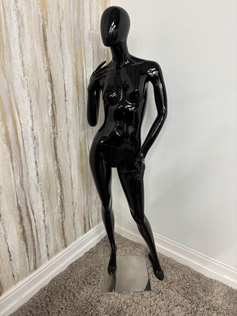 5 Various Positioned Black Gloss Mannequins 