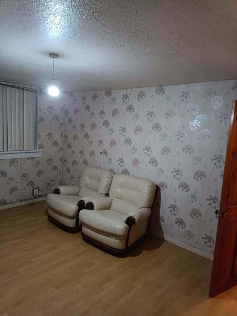 2 bedroom flat in sighthill area 