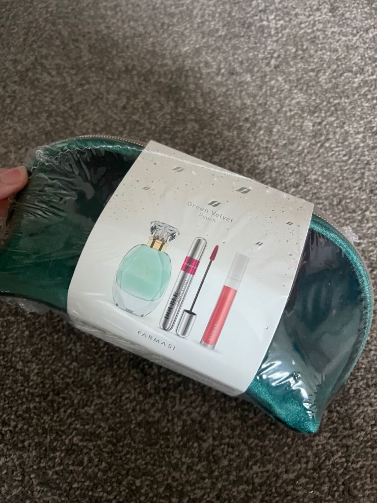 Make up gift set - new 