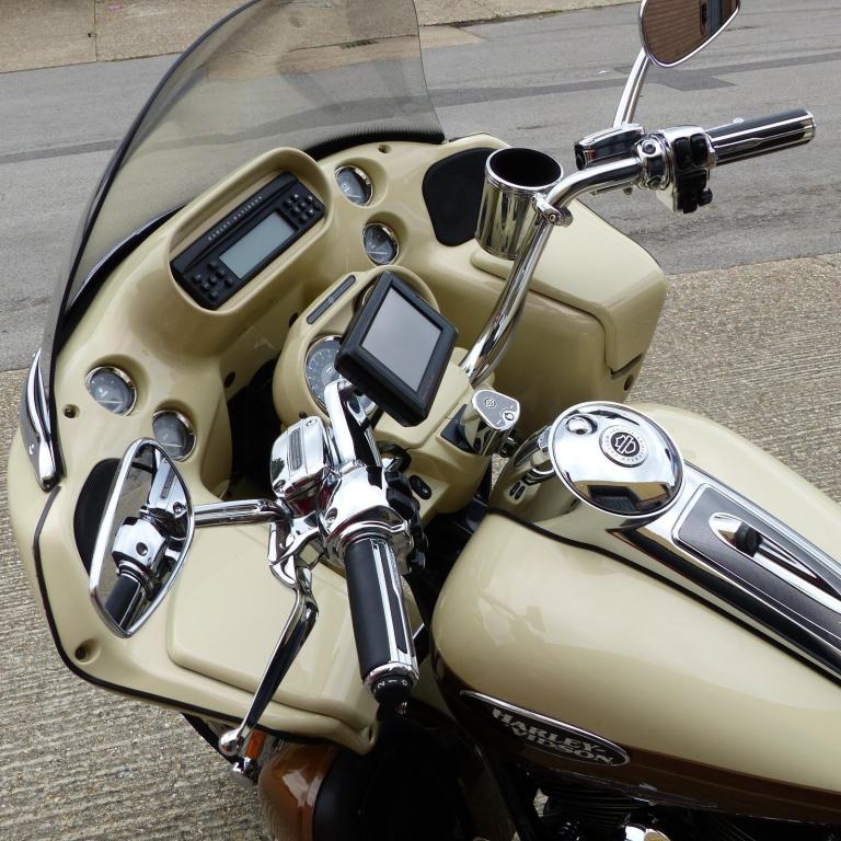 Harley Davidson FLTRUSE CVO Road Glide Ultra 1801cc – Rare collectors machine.