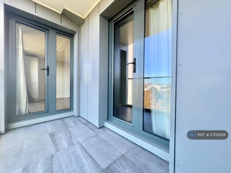 1 bedroom flat in Charter House, Ilford, IG1 (1 bed) (#2702249)