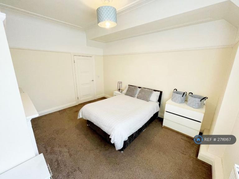 2 bedroom flat in Lord Street, Southport, PR8 (2 bed) (#2716167)