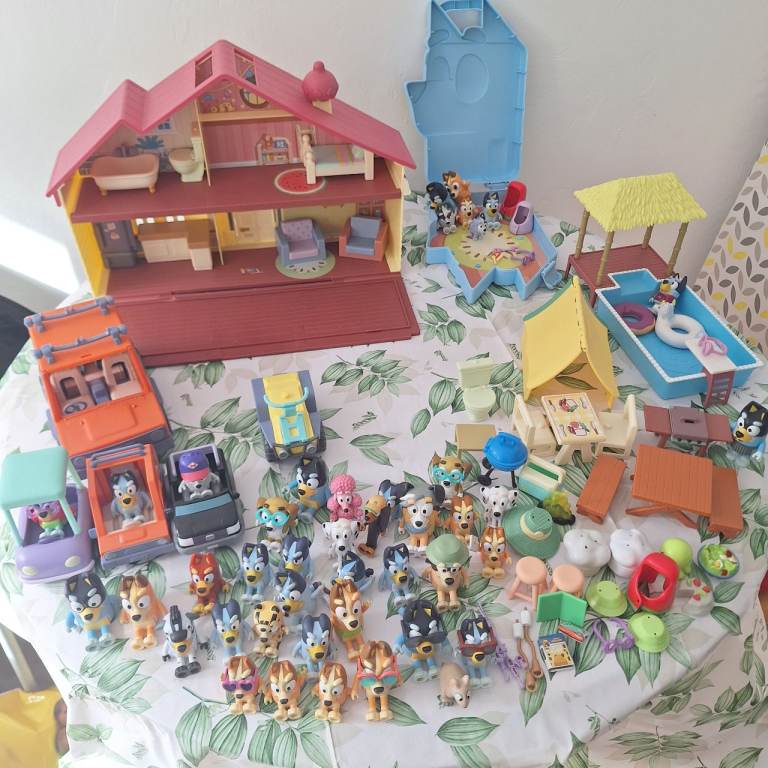 Large Bluey Playset Bundle with House, Cars, Figures & Accessories
