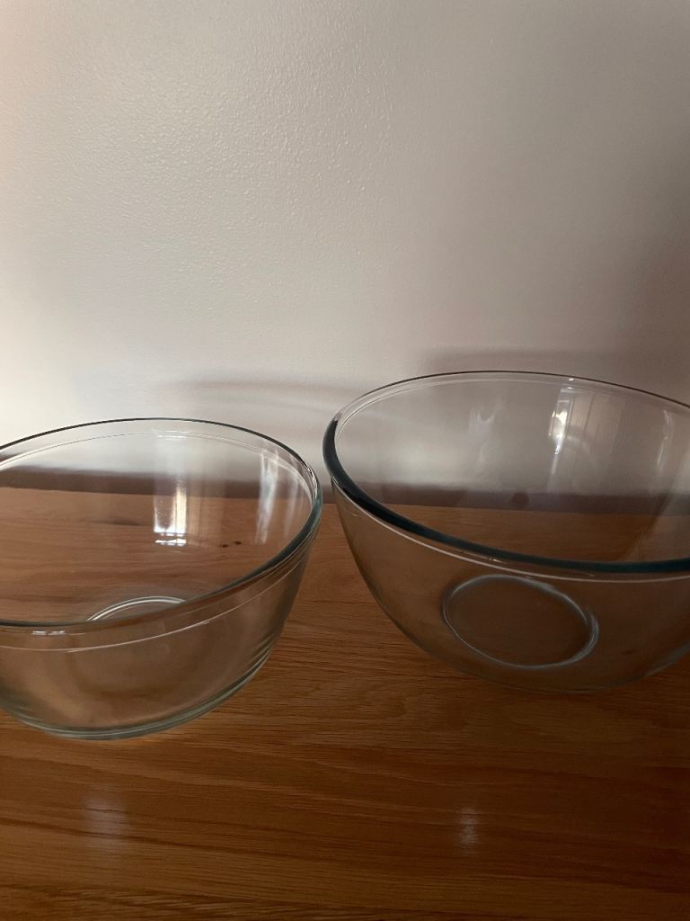 image for 2x Glass mixing bowls