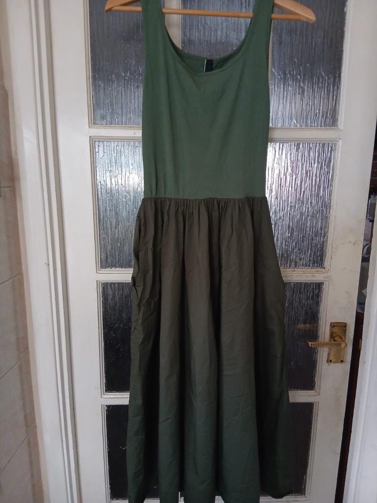 Good Condition Sage Green Cotton Midi Dress with Pockets