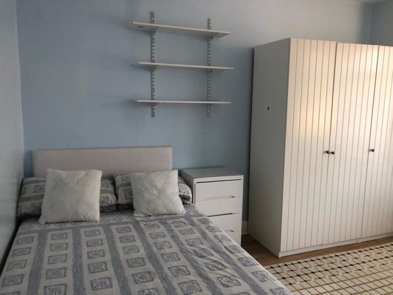 Spacious and Cosy Double Room for Rent in - NW4 4LD