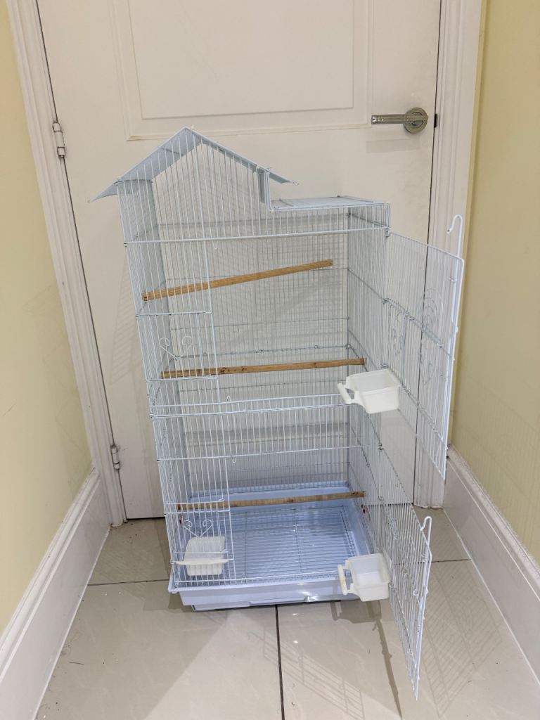 BARGAIN. WHITE BIRD CAGE. GOOD CONDITION. READY TO USE 
