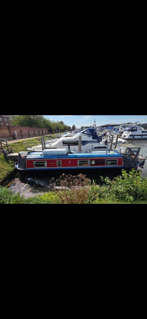 34ft Multicoloured Narrowboat – Good Condition, Ready to Cruise