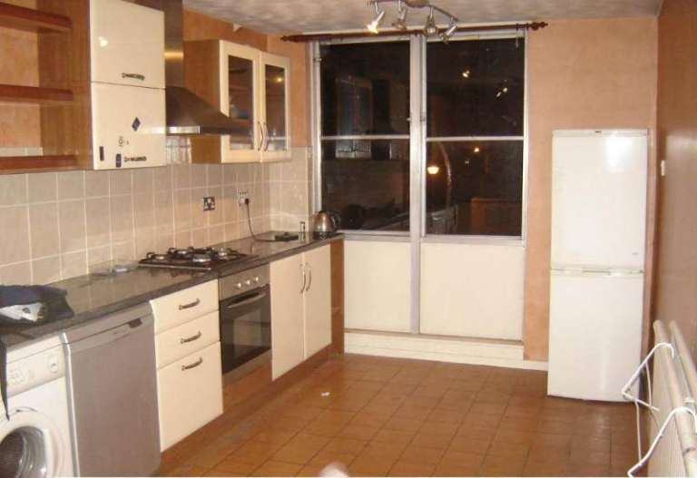 Room to rent in Sutton, Dss / Benefits claimants welcome.