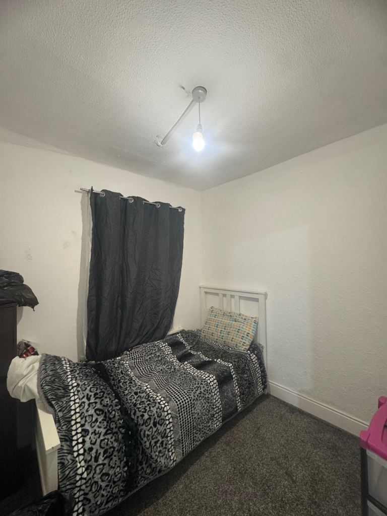 Room available for rent 
