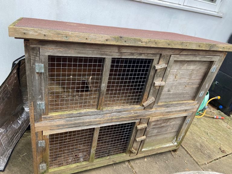 Hutch Suitable for rabbits or Guinea Pigs