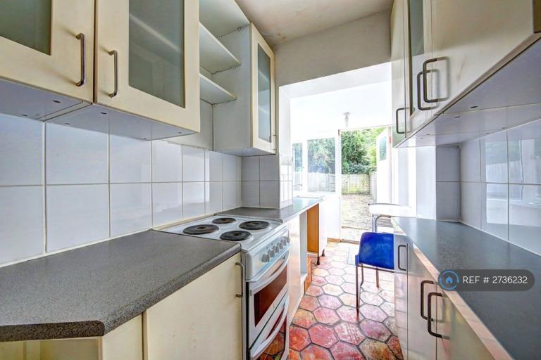 4 bedroom house in Oaklea Passage, Kingston Upon Thames, KT1 (4 bed) (#2736232)