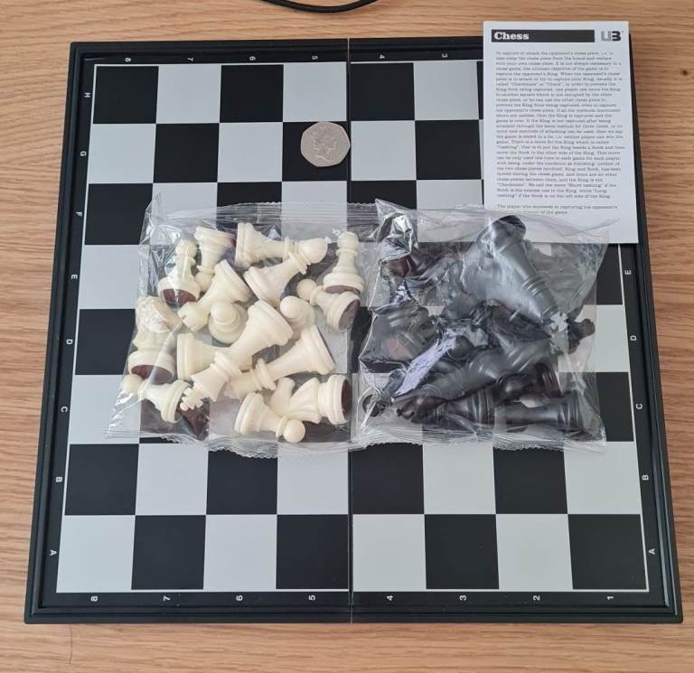 Brand New Folding Magnetic Board Chess Set [Standard Size : 32cm x 32cm]