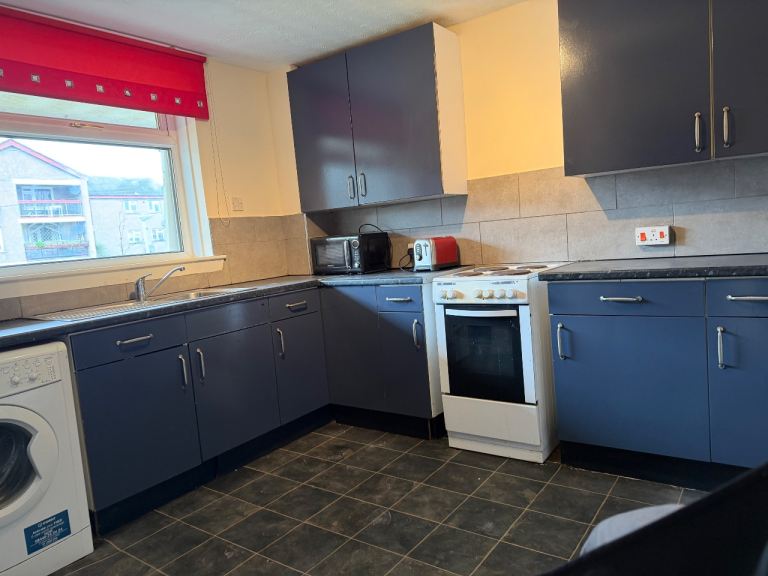 Two large bedrooms and one large sitting room flat 