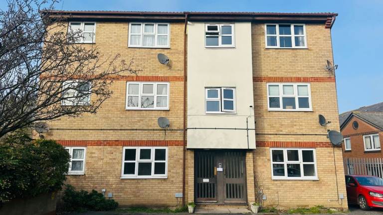 Spacious 2 bed apartment in Dagenham on Wrights close