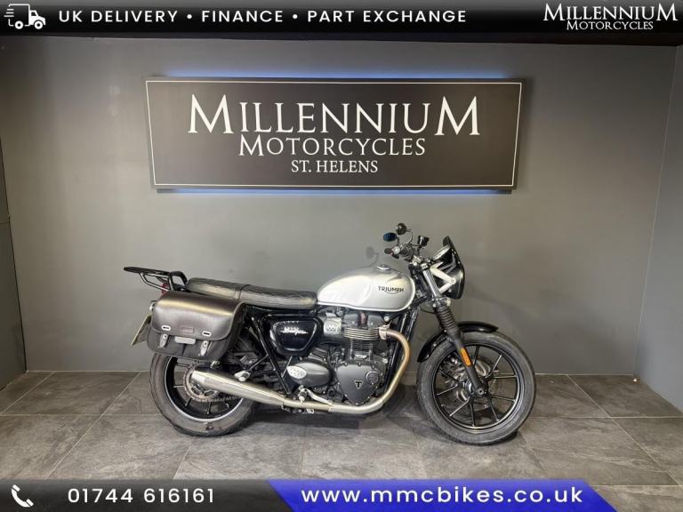2018 TRIUMPH BONNEVILLE STREET TWIN RETRO NAKED MOTORBIKE