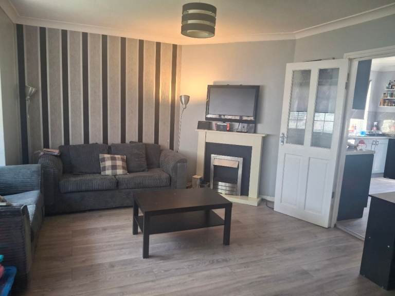 3 Bed Semi - Homeswap – Large Kitchen/Diner + Big Garden (Looking for Watford / Enfield Town)