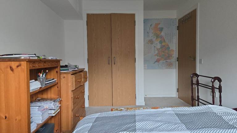 Short-term room available asap, ie: 1, 2 weeks (or 1 month)