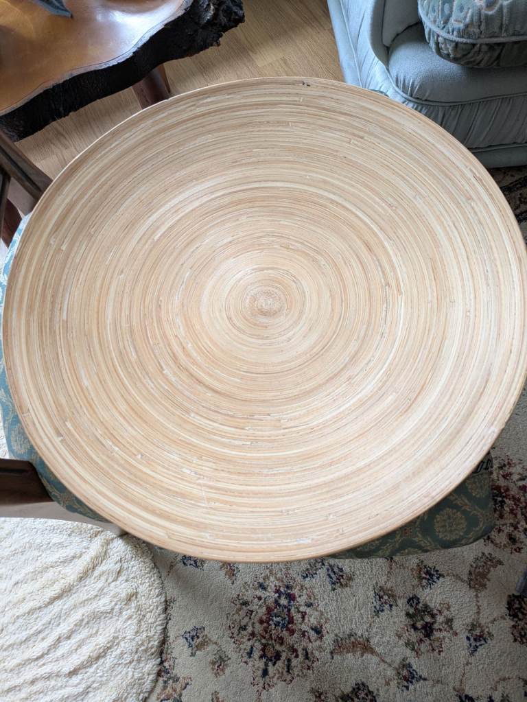 A wooden big plate, 45 cm in diameter, from pet and smoke free home, in good condition, £ 5