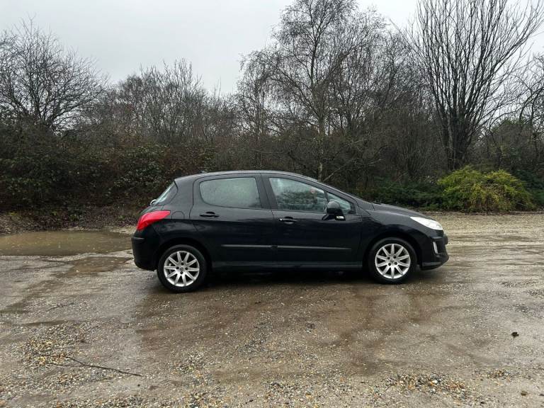 2009 Peugeot 308, Extensive service history, £35 a year tax,❤️ pet & smoke free❤️Hatchback, Manual,