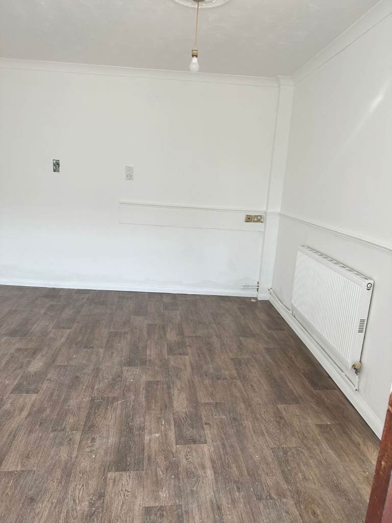 DECENT Four (4) BEDROOM House in Heart of Hornchurch, RM13 8NH..£2290pcm (Refurbished+AVAILABLE NOW)