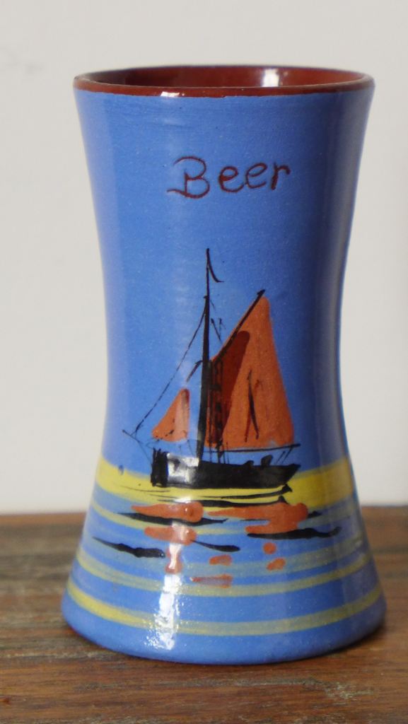 COLLECTABLE: SMALL 1960s VINTAGE ST MARYCHURCH POTTERY LTD TORQUAY DEVON VASE. HAND-PAINTED.