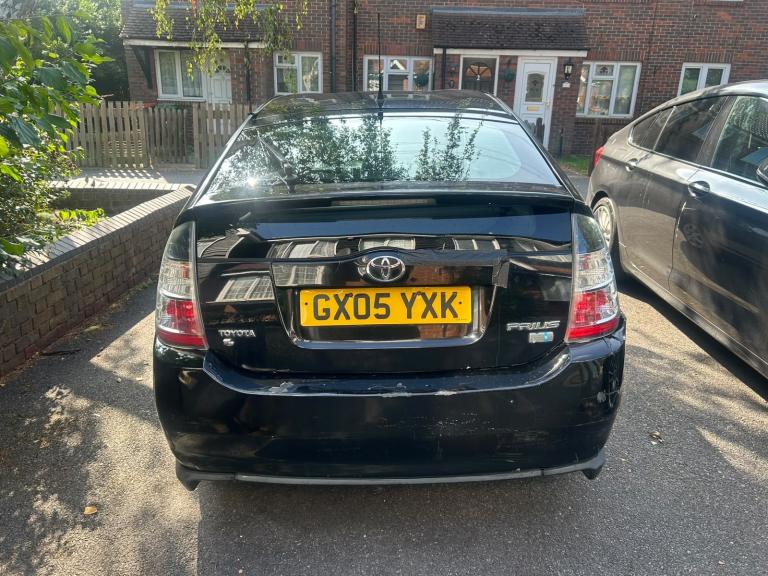 Toyota pirus hybrid automatic 2005 car sale 