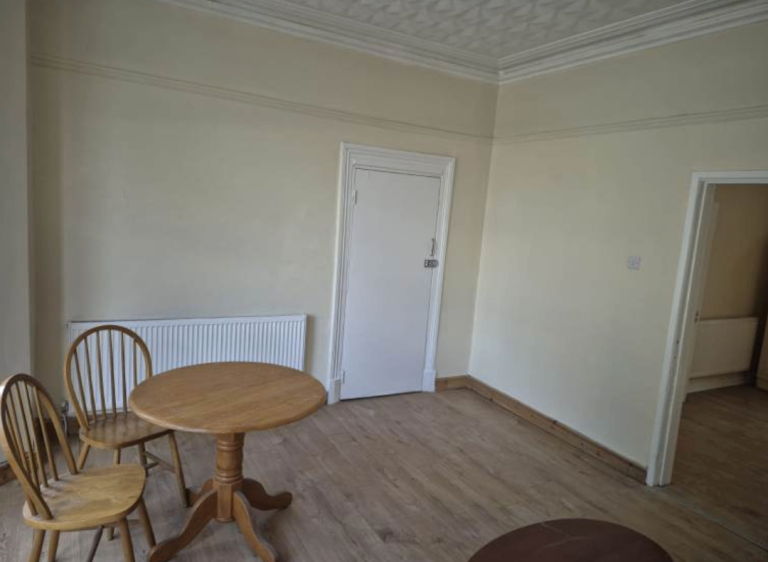 Modern 2-Bedroom Flat | Renovated | Fitted Kitchen | Parking | Chepstow Road, Newport, Wales - NP19