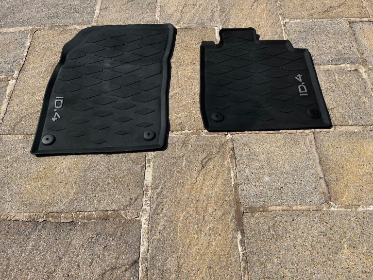 2 x ID.4 – Black All-weather rubber mat set, Front ONLY