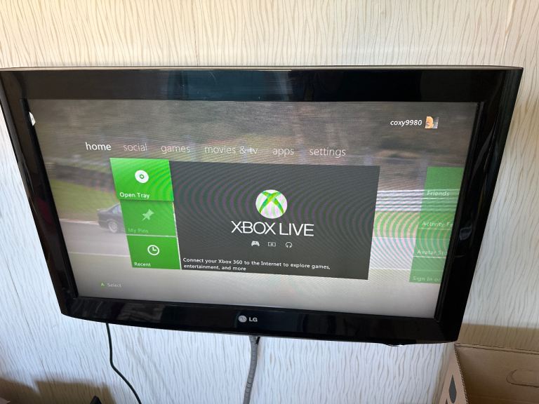 LG 32 inch TV with remote tested and working 