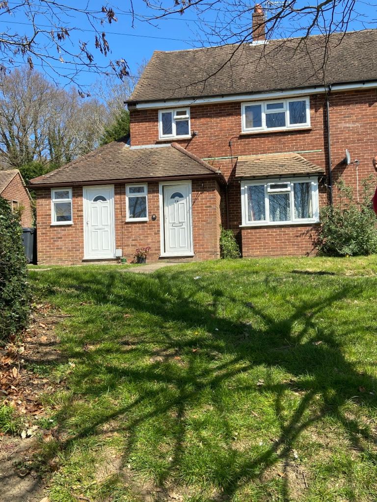 Guildford Room to let in shared property 
