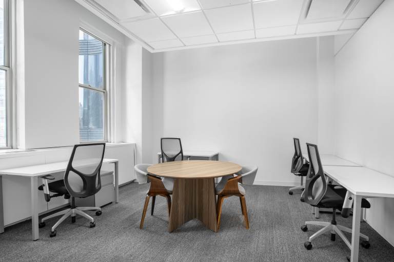 Guildford - GU1 4AR \ Private Office Available Immediately for 3 Workstations